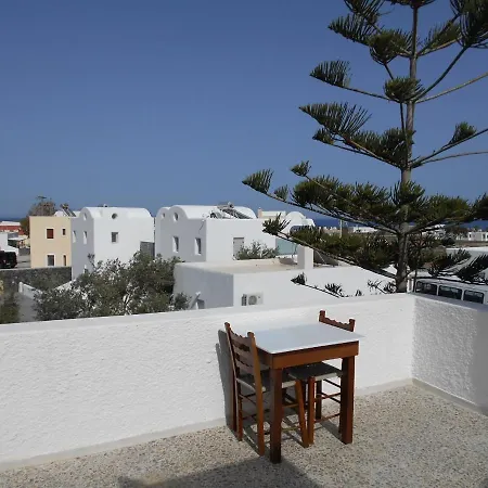 The Three Anchors * Emporio (Santorini)