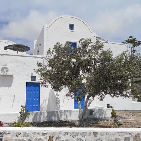 The Three Anchors Emporio (Santorini)